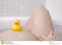 Беременные девушки в ванной