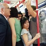Лапает в метро смотреть онлайн